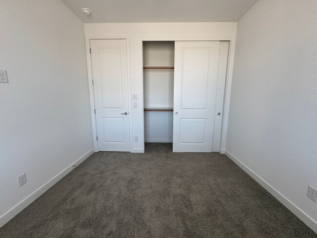 Building Photo - Laughlin Ranch 3 BR 2Ba Public Golf Community with Canyon & Mountain Views