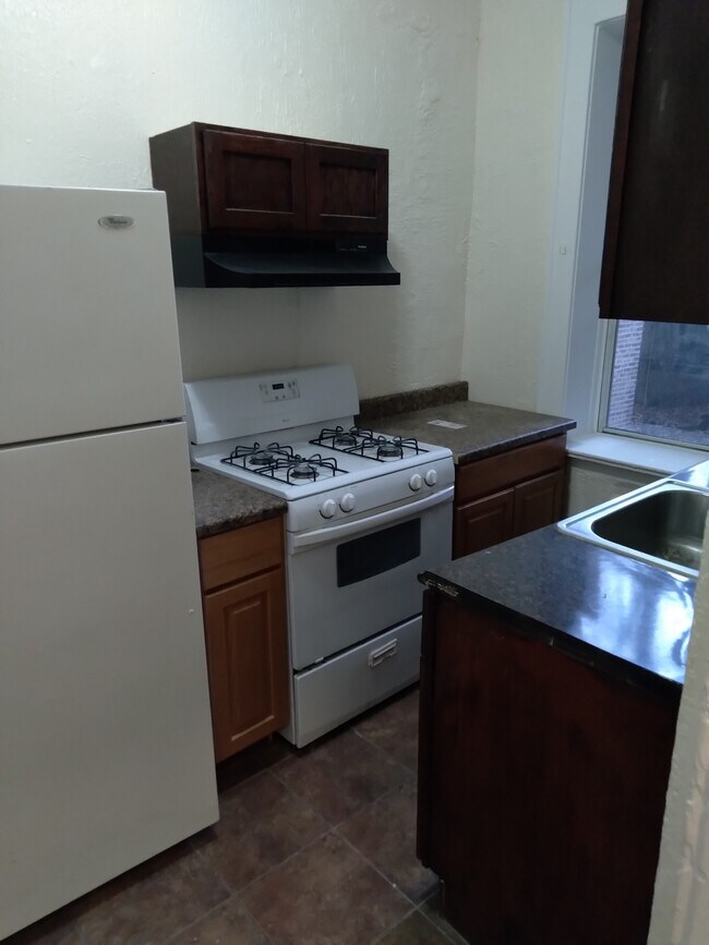 Building Photo - 232 Shephard Ave