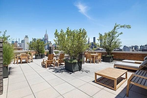 Building Photo - 161 W 16th St