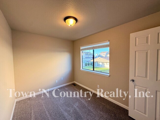 Building Photo - 100 W Rossi St