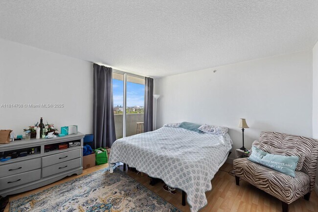 Building Photo - 3000 Coral Wy