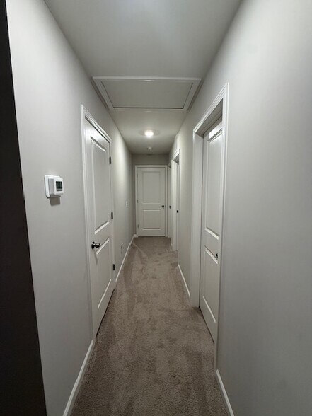 Building Photo - 648 Meadowlark Dr