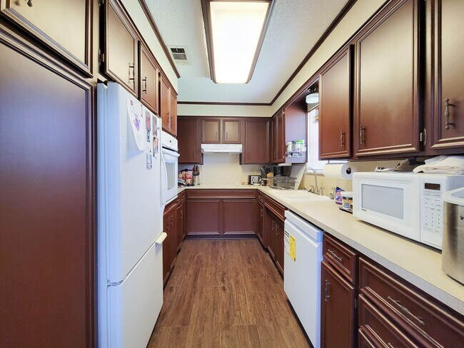 Building Photo - Extremely well maintained home. The second floor of this home being the main living area has a fa...