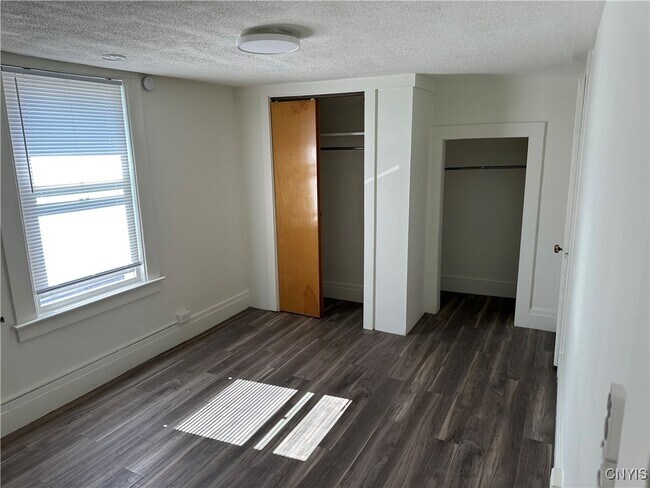 Building Photo - 225 Marlborough Rd