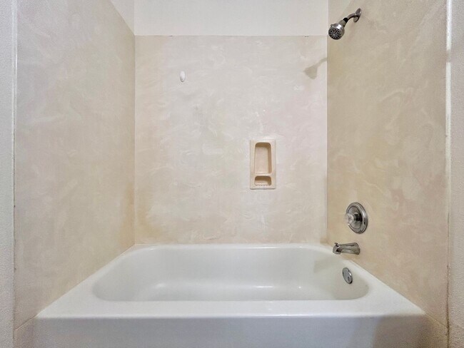 Building Photo - 102 Adamae Ln