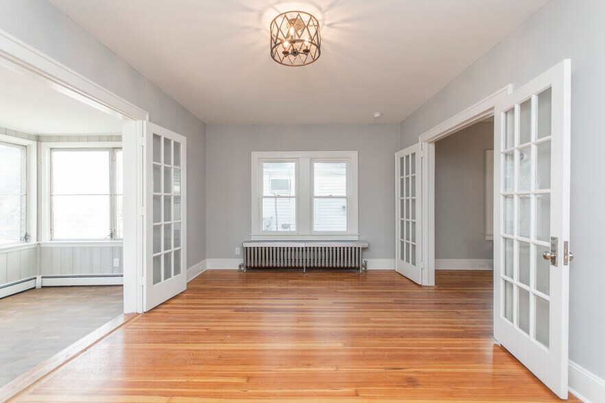 Living Room - 115 N Lafayette Ave