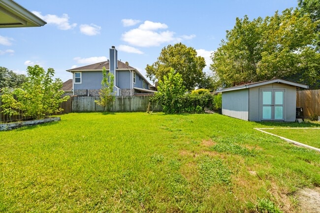 Building Photo - 2513 Orion Dr