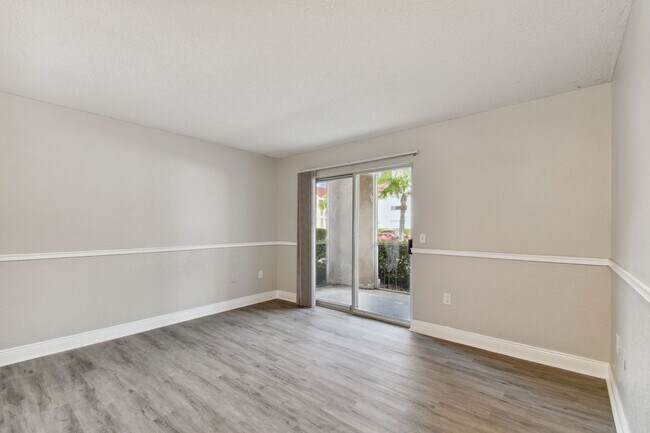 Building Photo - 9481 Highland Oak Dr