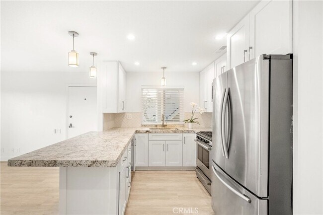 Building Photo - 352 Y Pl