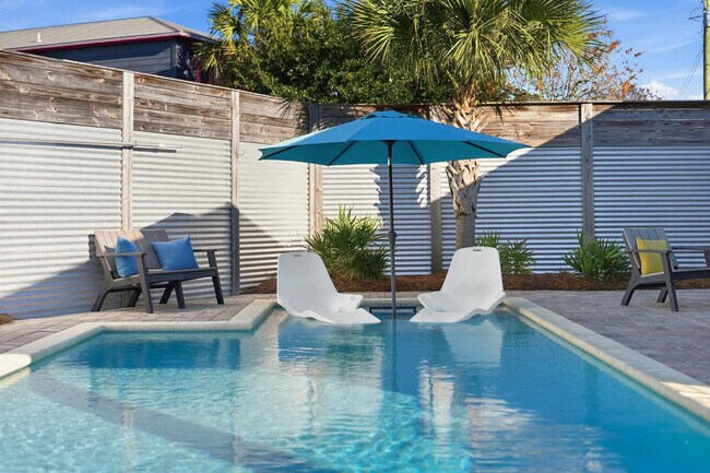 Building Photo - 21310 Pompano Ave