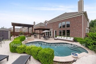 Building Photo - 3625 Funston Dr