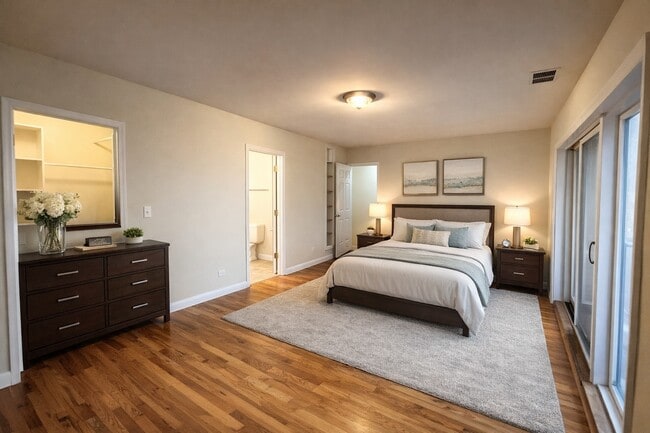 Building Photo - 3342 W 19th St