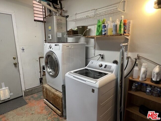 Building Photo - 729 Kenmore Cir