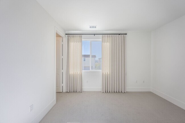 Building Photo - Brand New Estate Home Rent at Luna Park in GPN in Irvine