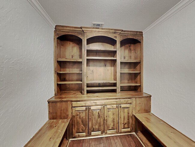 Building Photo - Spacious 4BR Home in Denton | Fireplace, Fenced Yard, Covered Patio + Near UNT