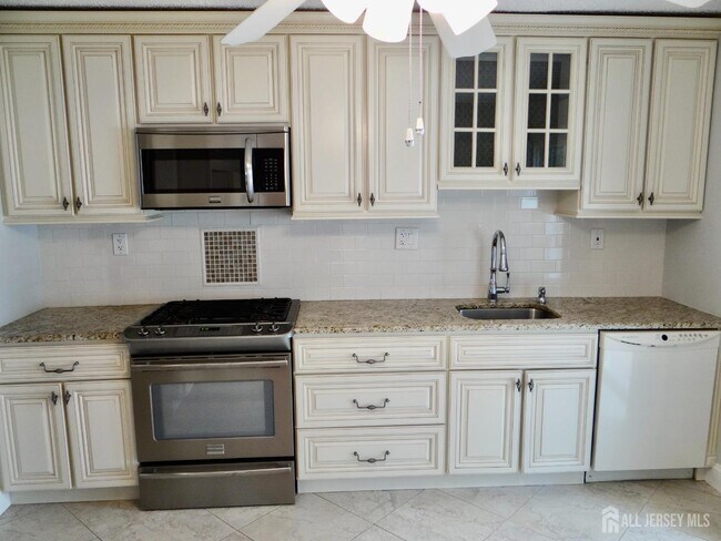 Building Photo - 514 Leawood Ave