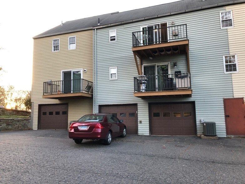 Building Photo - 32 Willieb St