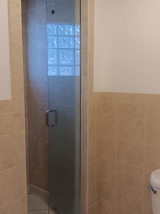 Building Photo - 9225 Mason Ave