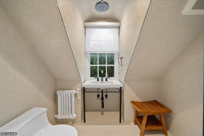 Building Photo - 655 Lake St