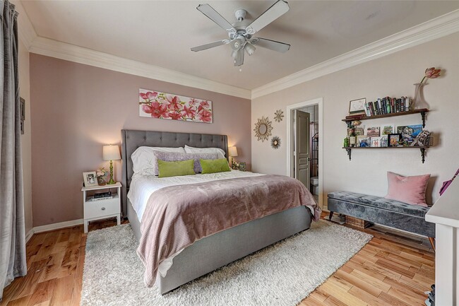 Building Photo - 835 Rosine St