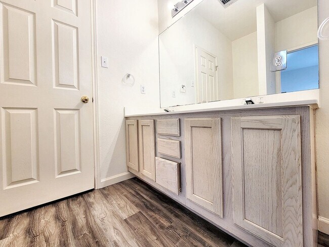 Building Photo - 1707 Zydeco Dr