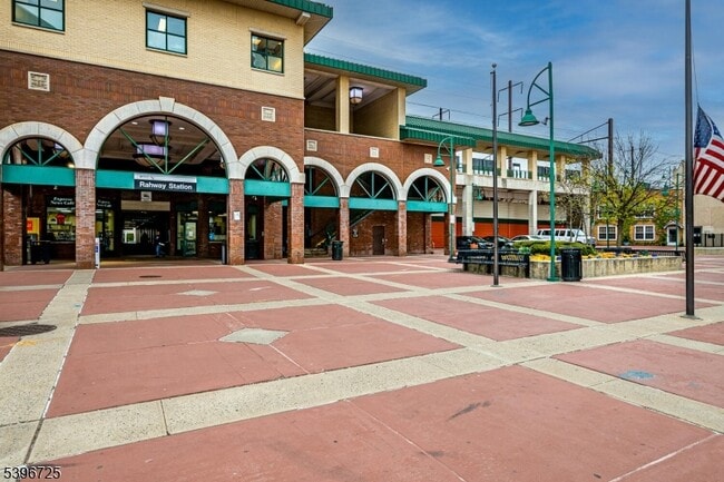 Building Photo - 1 Carriage City Plz