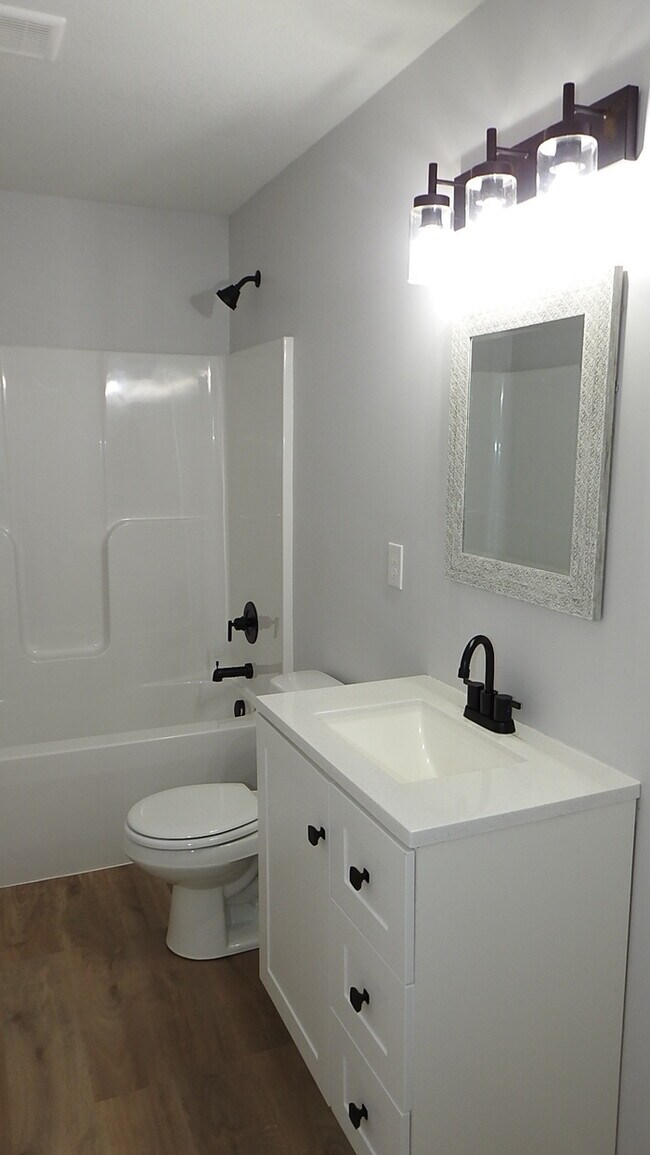 Building Photo - Newer Build - 3 bed -2bath Home in Indepen...