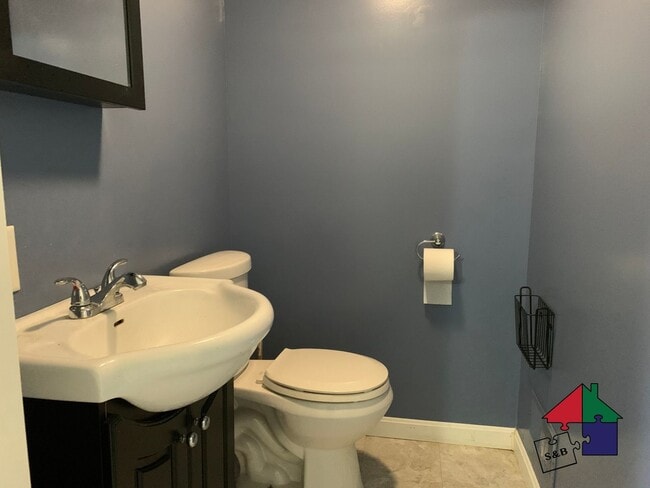 Building Photo - Barre Single Family Home - 4BR 1.5BA with In-Unit Laundry