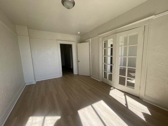 Primary Photo - 1br - Large Remodeled 1bed W/Large Closet/...