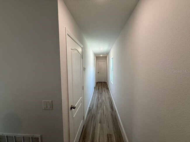 Building Photo - 408 N Finley Ave