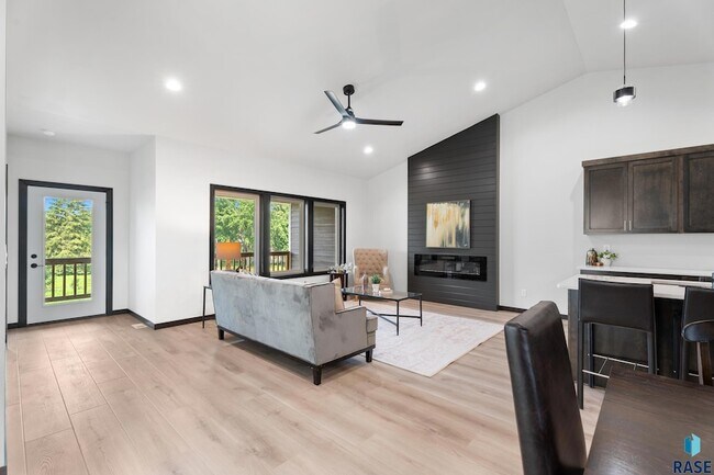 Building Photo - 1113 S Foss Ave