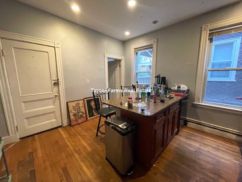 Building Photo - 34 Cherokee St