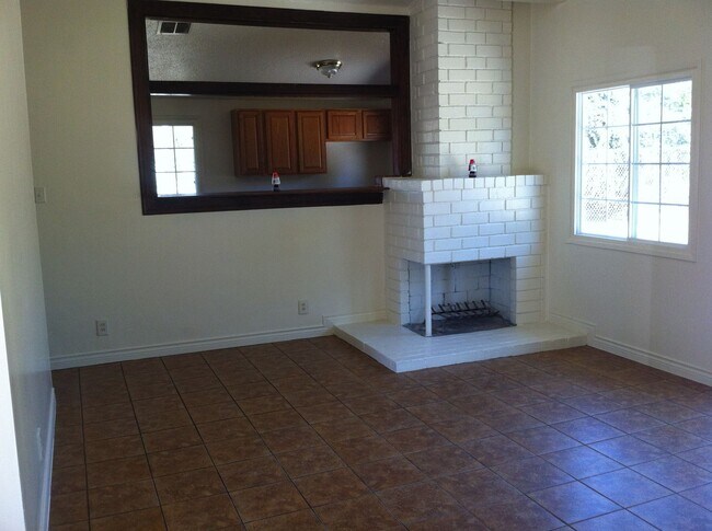 Building Photo - The city of Highland has the perfect 3 bed...