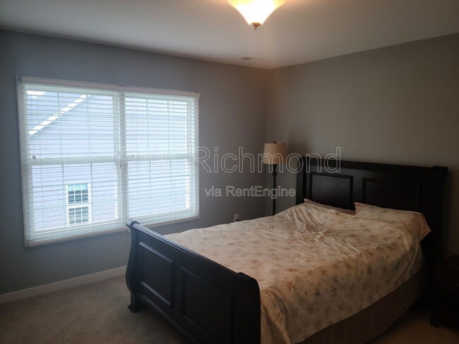 Building Photo - 7183 Yare St