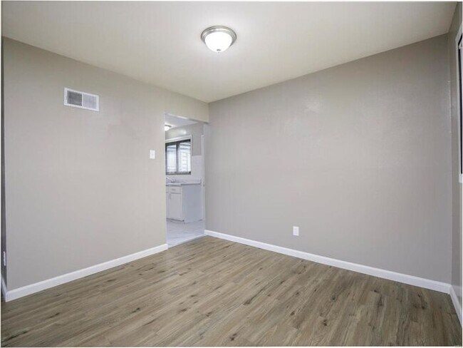 Building Photo - Welcome to 8264 Morganford!