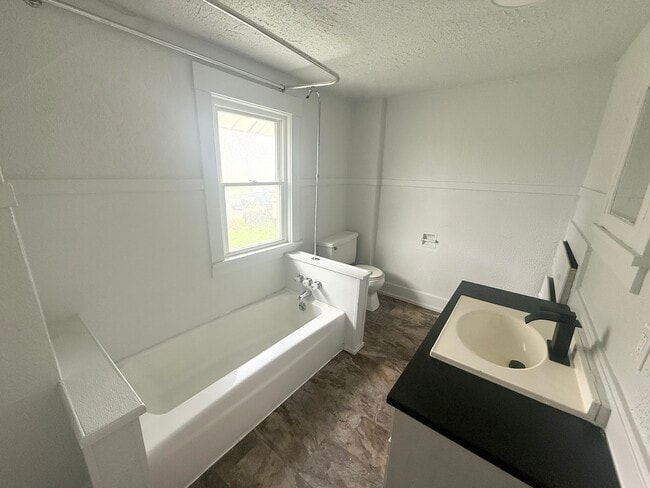 Building Photo - 726 Baldwin Ave