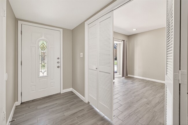 Building Photo - 10738 Briar Forest Dr