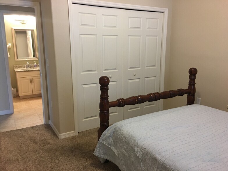 Downstairs bedroom - 3103 W Napoleon Ave