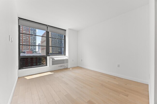 Building Photo - 160 1st St