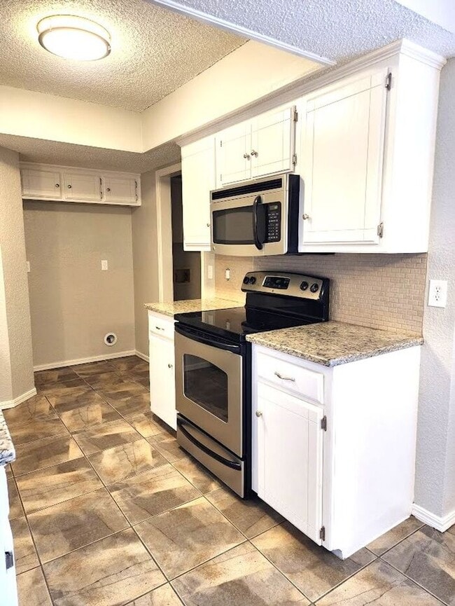 Building Photo - 3 Bed 2 Bath Home-Choctaw Trails Sec I Addition