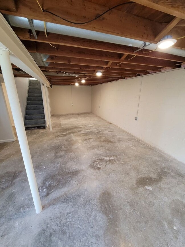 Building Photo - 3 Bedroom, 2 Bath Single Family Home in Camanche, IA