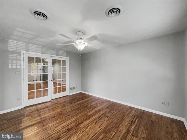 Building Photo - 330 Parkwood Dr