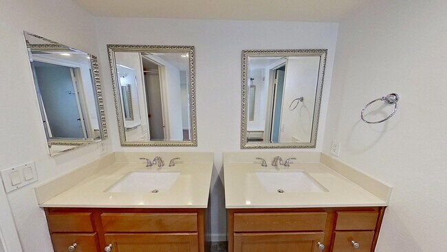 Building Photo - 24652 Vía Raza