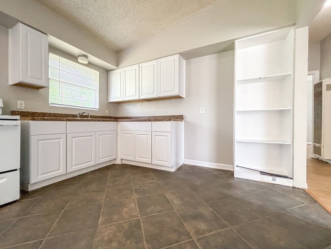 Building Photo - 319 Hialeah Ave