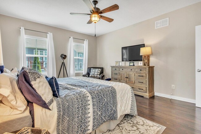 Building Photo - 5598 Ballantrae Woods Dr