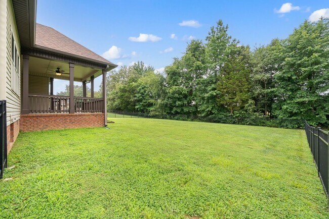 Building Photo - Pet Friendly Four Bedroom with Bonus!