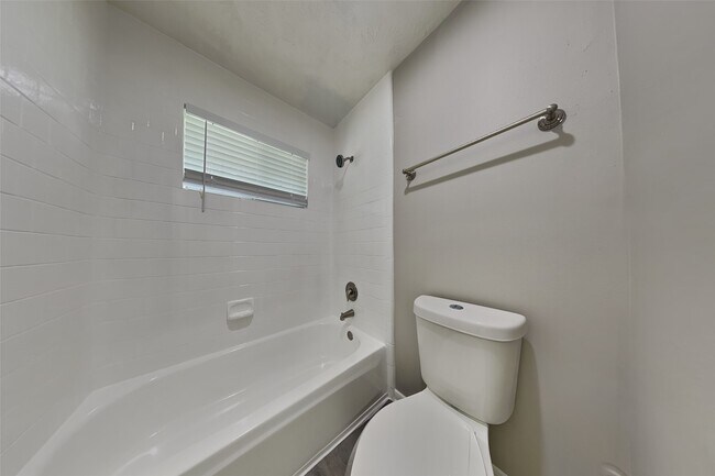 Building Photo - 16322 Jast Dr