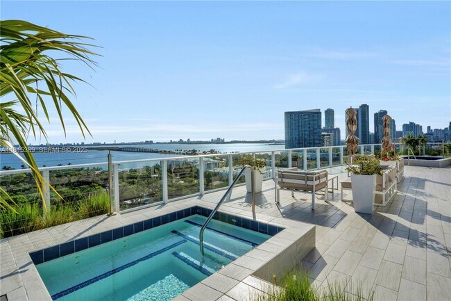 Building Photo - 4250 Biscayne Blvd