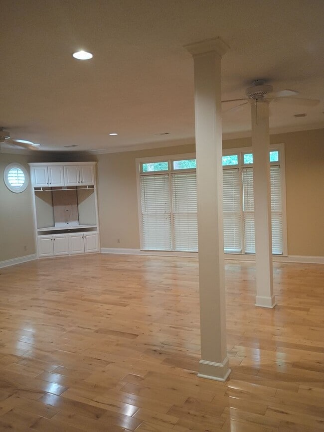Building Photo - 4437 Old Hickory Ln