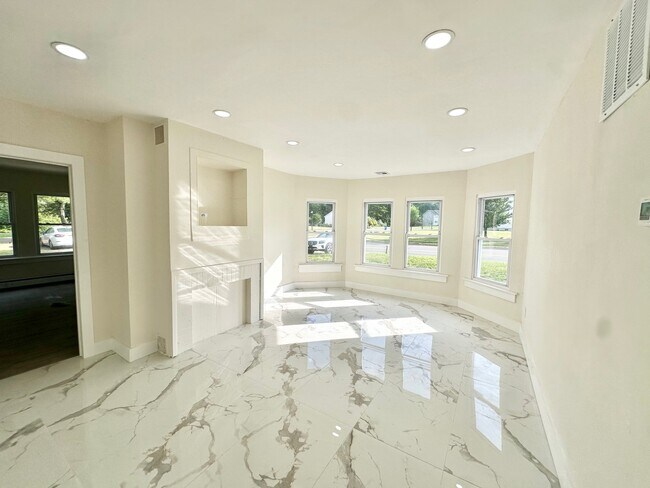 Building Photo - 155 Leesville Rd